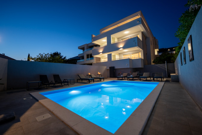 Prostrane smještaji za parove ili obitelji na odličnoj lokaciji , Pool and Breakfast Apartments Villa Maro, Novalja Novalja